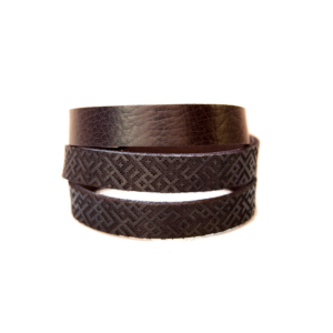 Brunt trippelt läderarmband med Lielvārde bältesmotiv, 1,2cm